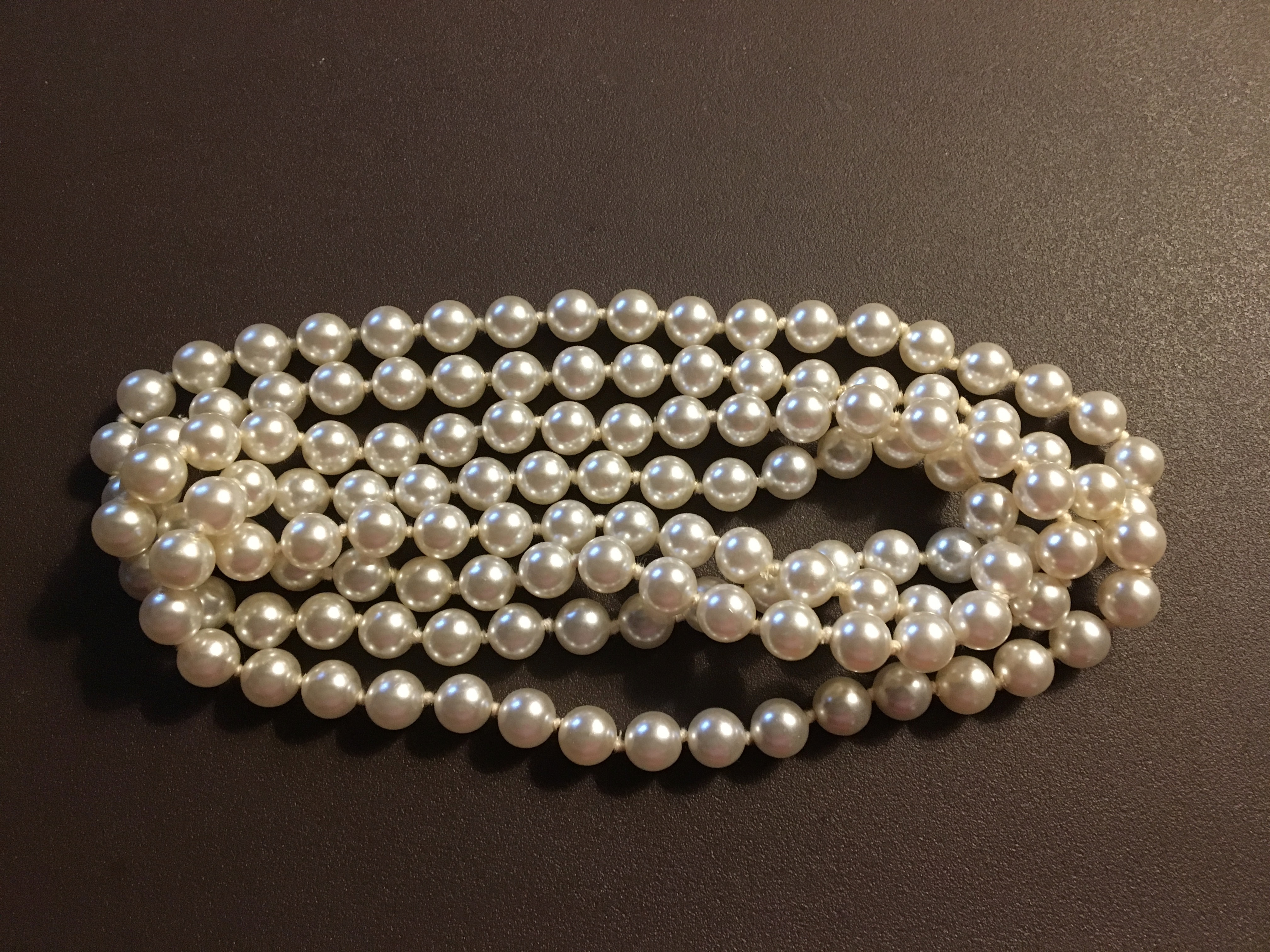 ACRYLIC & LUCITE - 1960s White Pearl Flapper Beads (58\